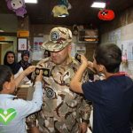 تصویر ادای احترام فرماندهان ارتش 16 زرهی قزوین به کودکان مبتلا به سرطان قزوین
